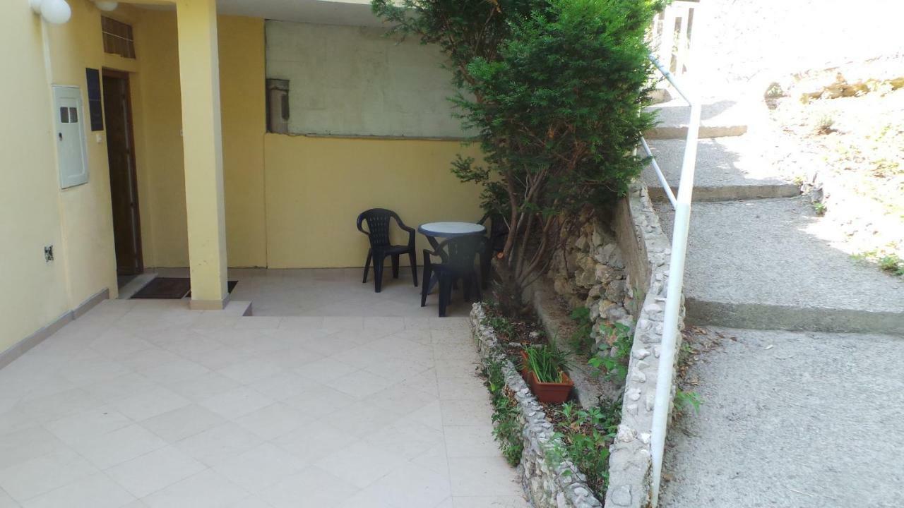 Apartments Andrea Baška Exteriör bild